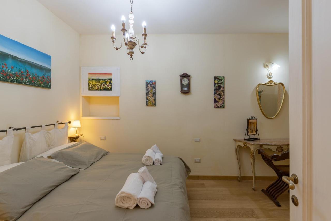 Pinocchio' S House In The Center Of Firenze Bagian luar foto