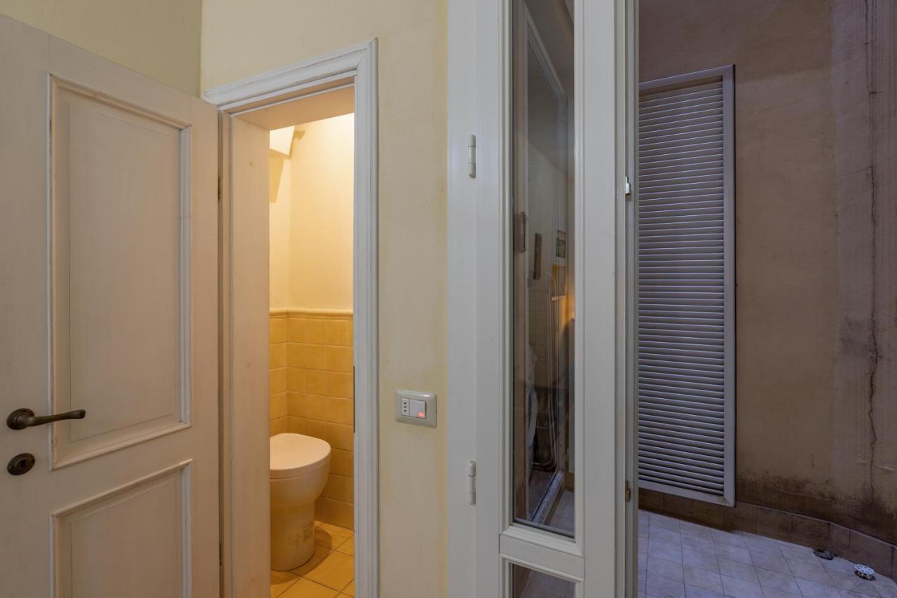 Pinocchio' S House In The Center Of Firenze Bagian luar foto
